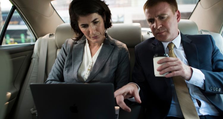 5 Ways an Employee Transport Solution Help Organizations 1 Employee transport